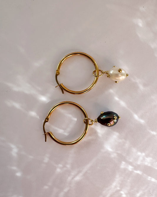 White Puffer Pearl Charm - 14k Goud