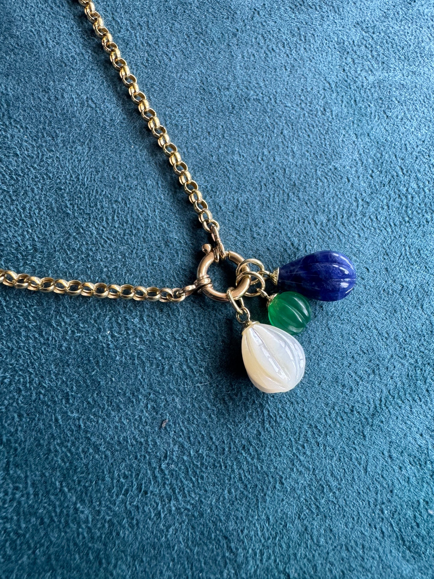 Engraved Sodalith Charm - 14k Goud