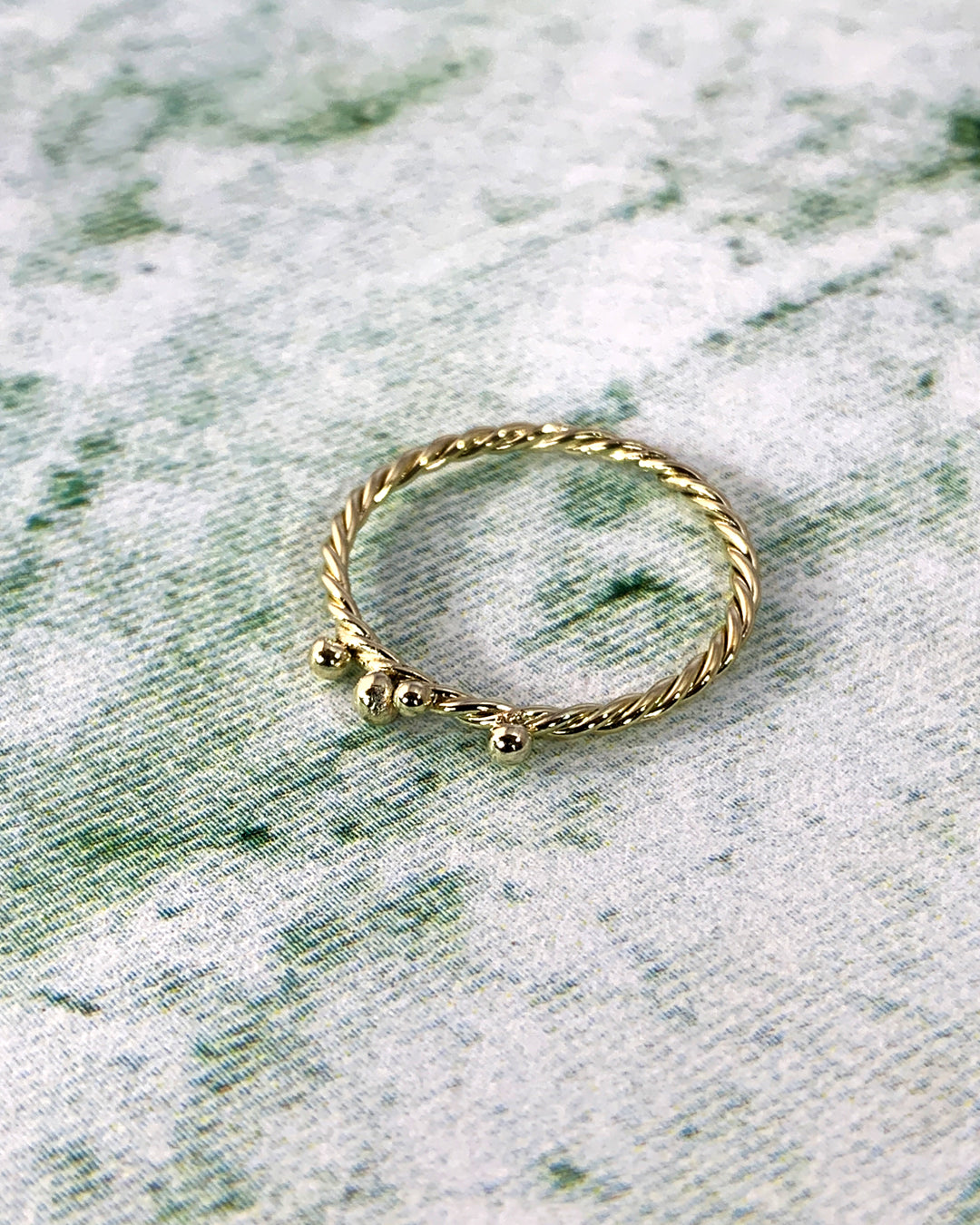 TWISTED FISH EGG RING - Solid gold